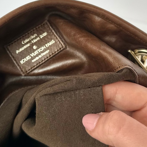 Louis Vuitton Limited Edition Paris Souple Whisper GM Tote - Picture 15 of 16